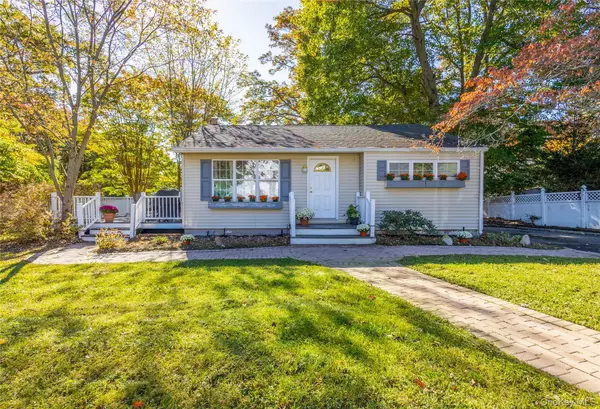 50 Prince RD, Rocky Point, NY 11778