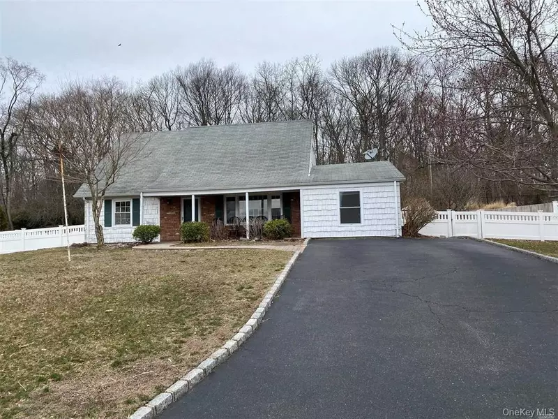 63 Hastings DR, Stony Brook, NY 11790