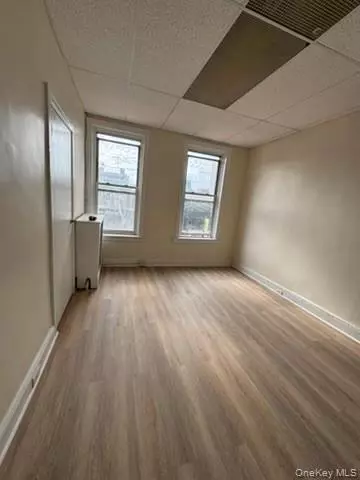 13679 Roosevelt AVE #3 Fl, Flushing, NY 11354