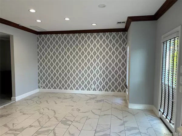 West Islip, NY 11795,361 Union BLVD