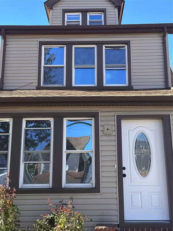 Saint Albans, NY 11412,116-32 205