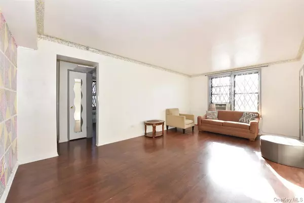 Jamaica, NY 11432,87-20 175 ST #1M