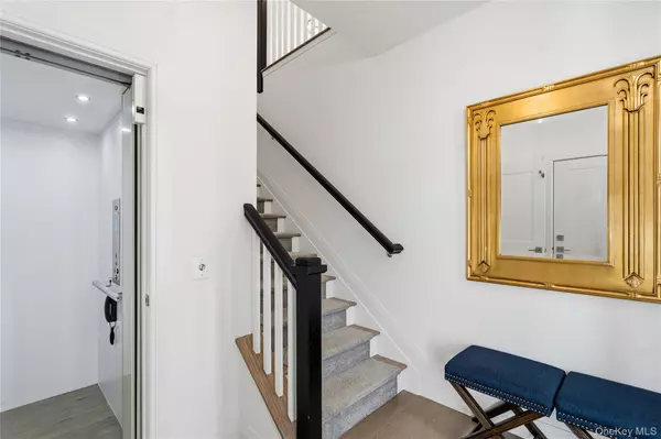 Plainview, NY 11803,86202 Spruce Pond CIR #744