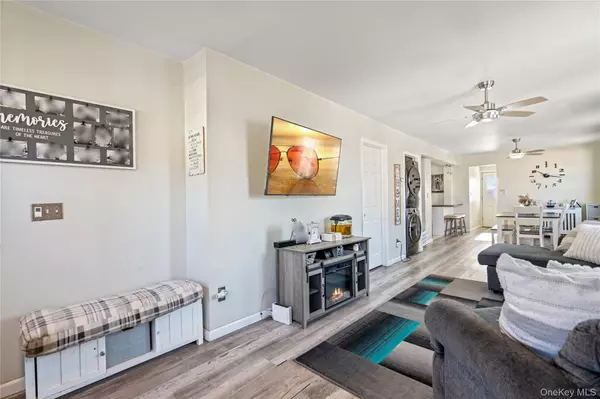 Lindenhurst, NY 11757,48 Farmers AVE