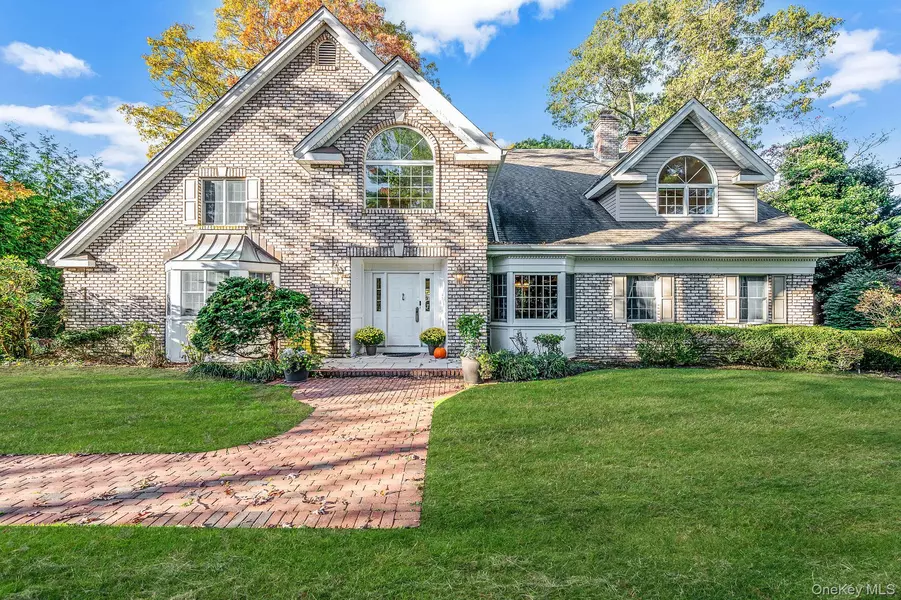 15 Riviera CT, Great River, NY 11739