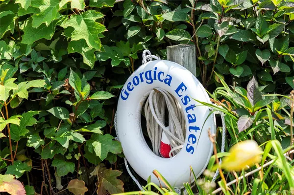 East Hampton, NY 11937,45 Huckleberry LN