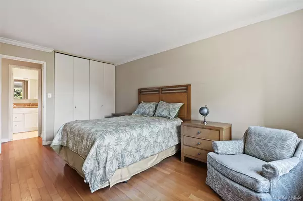 Scarsdale, NY 10583,2 Fountain LN #1N