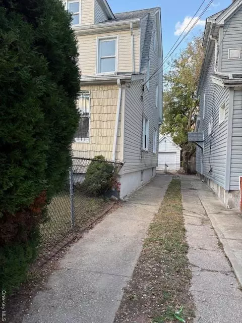 Queens Village, NY 11429,21511 111th RD