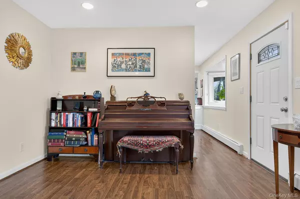 Massapequa, NY 11758,13 Pocahontas ST