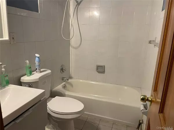 Floral Park, NY 11001,344 Jericho TPKE