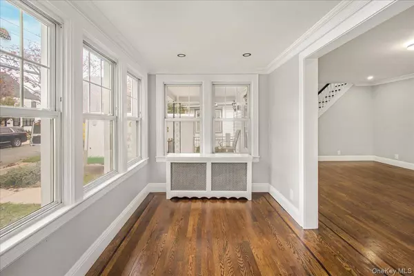 Rockville Centre, NY 11570,327 N Forest AVE