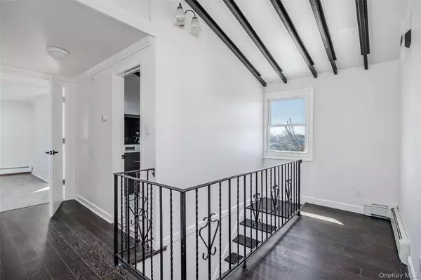 Freeport, NY 11520,33 Dock DR