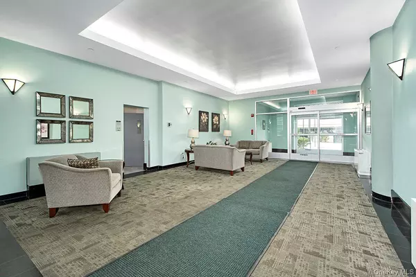 Port Chester, NY 10573,1 Landmark SQ #109