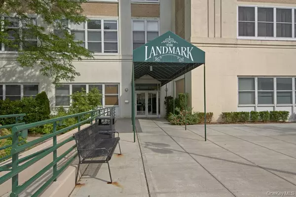 Port Chester, NY 10573,1 Landmark SQ #109