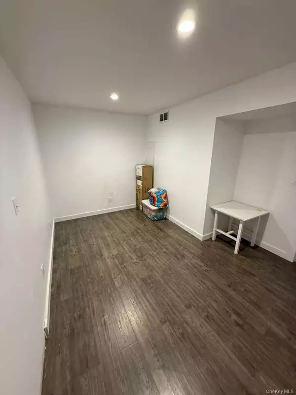 Hampton Bays, NY 11946,Address not disclosed