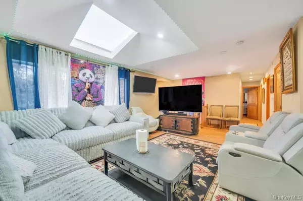 Valley Stream, NY 11581,2 Valley Greens DR