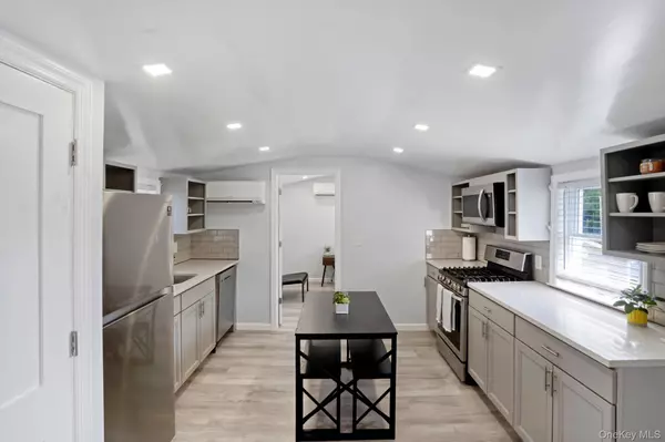 Hewlett, NY 11557,108 Sheridan AVE #2