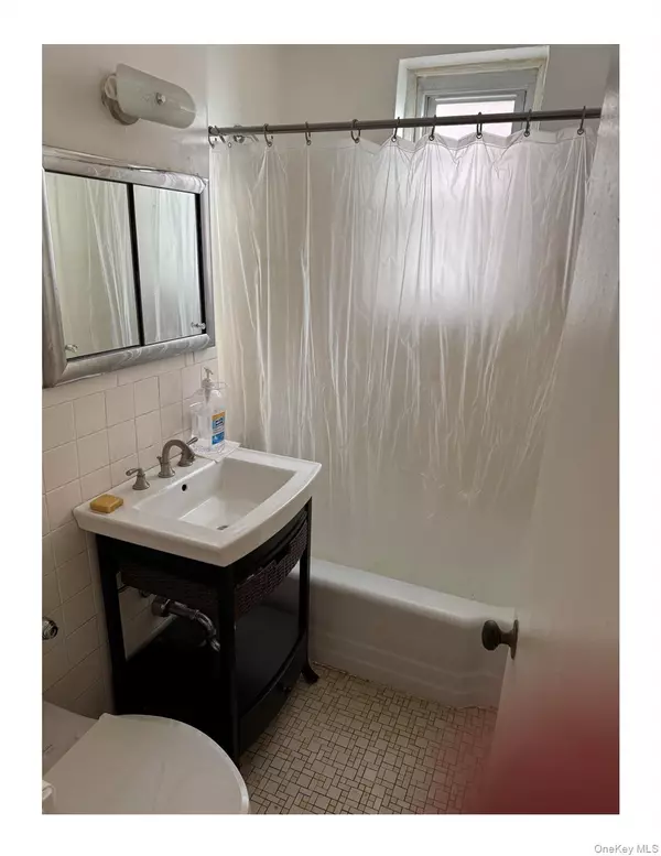 Freeport, NY 11520,100 Brooklyn AVE #3S