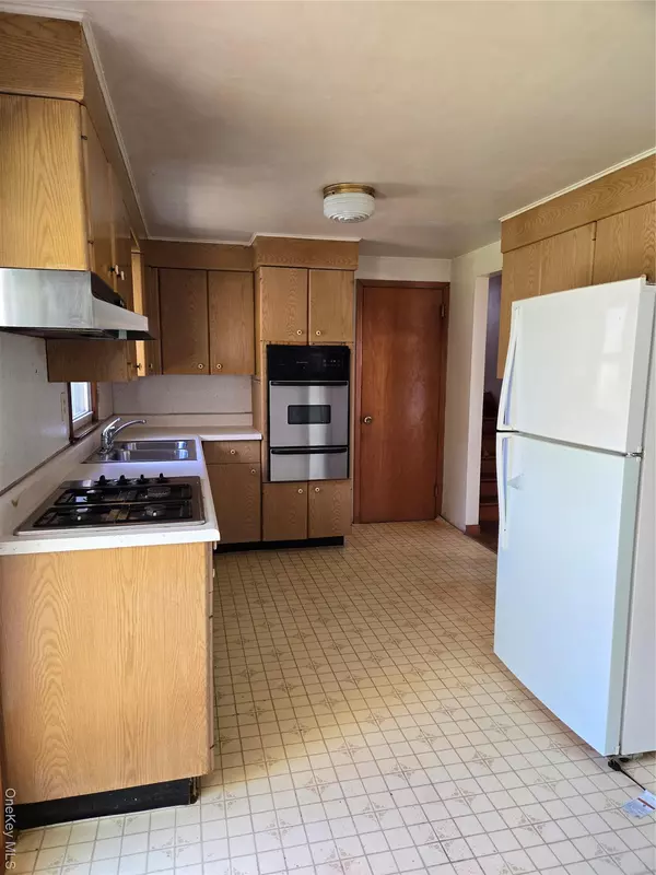 Newburgh, NY 12550,16 Stirrup DR