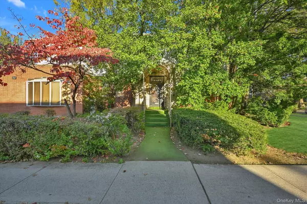 147-01 70th AVE, Kew Garden Hills, NY 11367