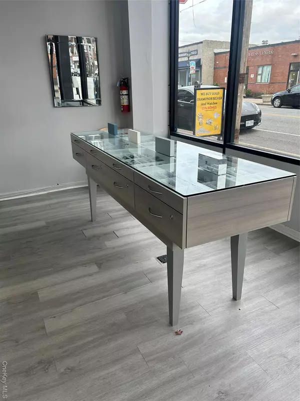 Valley Stream, NY 11580,78 Rockaway AVE