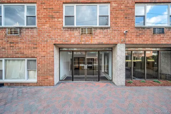 101 Lincoln AVE #1f, Mineola, NY 11501