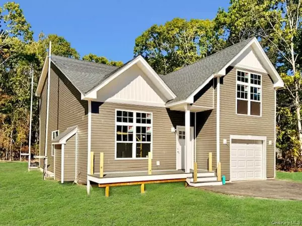 Shirley, NY 11967,71 Palmetto DR