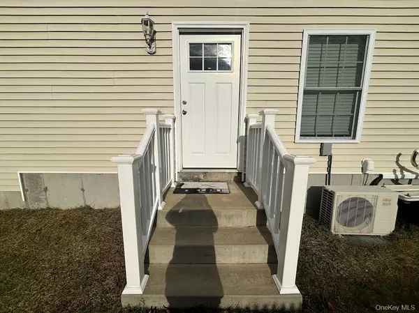 23 Wellington RD, Middle Island, NY 11953