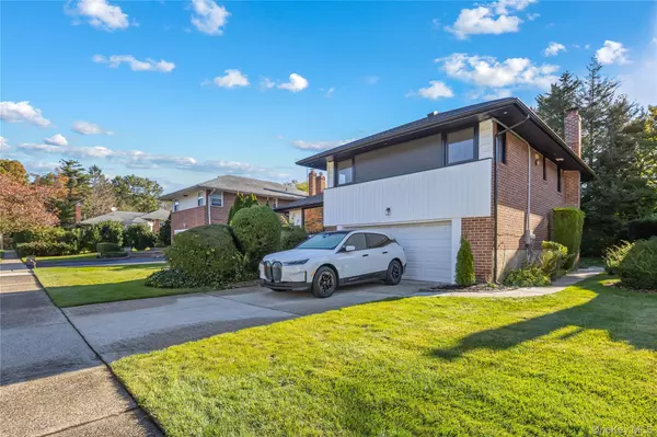 Westbury, NY 11590,5 Orient CT