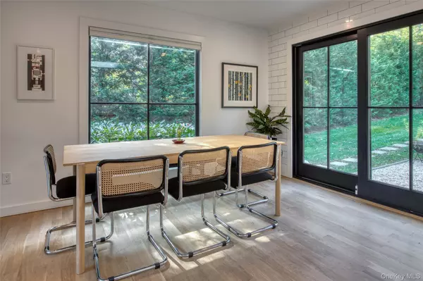 Shelter Island, NY 11964,73 N Midway RD