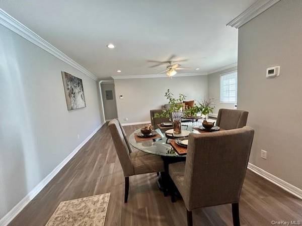 Bay Shore, NY 11706,11 South Saxon AVE #1F