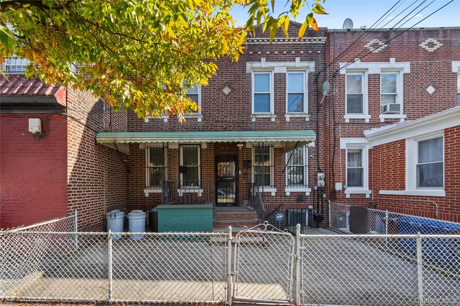 3005 48th ST, Astoria, NY 11103