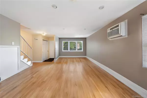 Bronxville, NY 10708,1096 Midland AVE