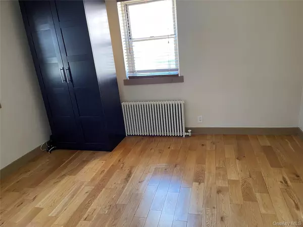 Bayside, NY 11361,35-12 205 St #259