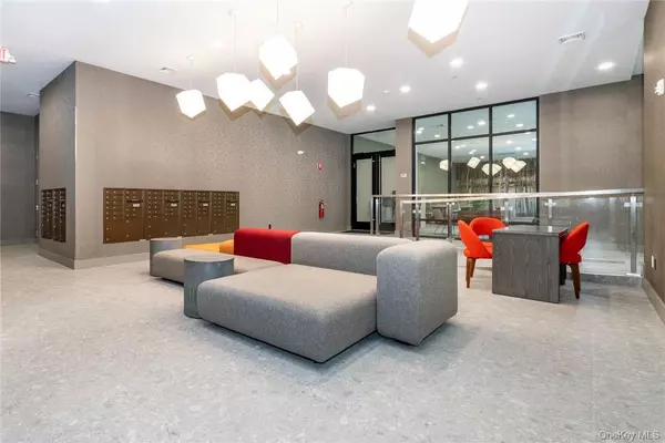 Bronxville, NY 10708,15 Parkview AVE #203