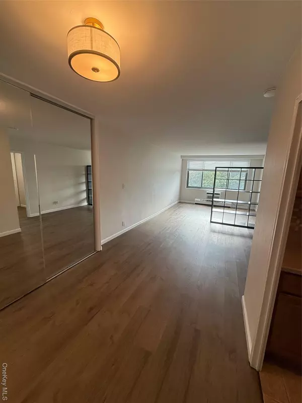 Bayside, NY 11361,220-55 46th AVE #8R