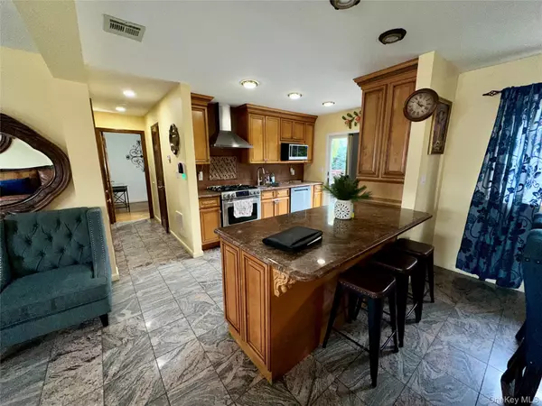 Elmont, NY 11003,1316 McClure AVE