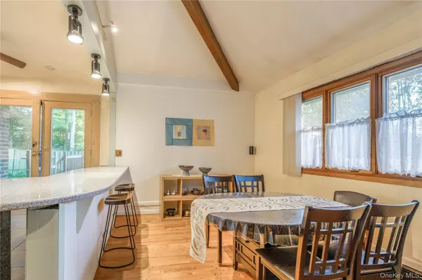 Plainview, NY 11803,78 Joyce RD