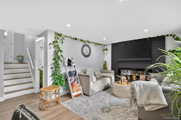 Poughkeepsie, NY 12603,88 Spackenkill RD