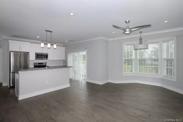 Central Islip, NY 11722,75 Circle DR #89-212