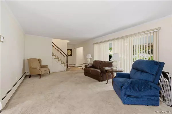 Great Neck, NY 11023,74 Colgate RD