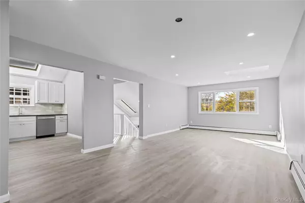 Long Beach, NY 11561,310 Lindell BLVD #Upper