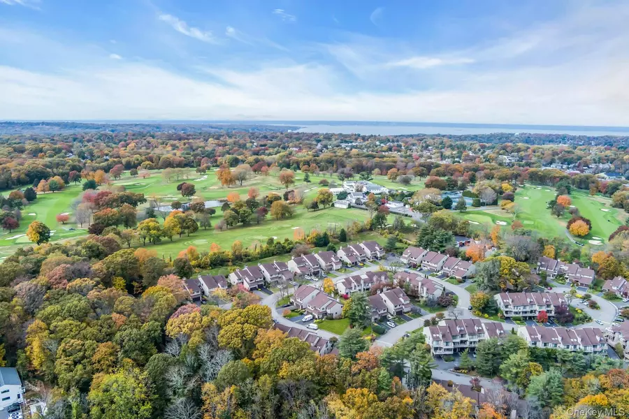 31 The Glen #31, Glen Head, NY 11545