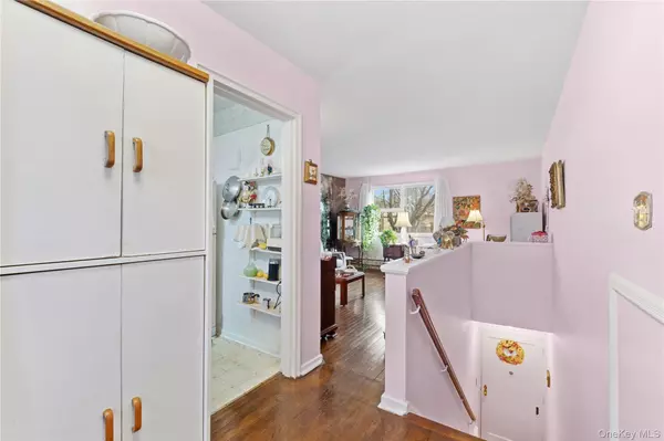 Bayside, NY 11364,220-47 73rd AVE #Upper