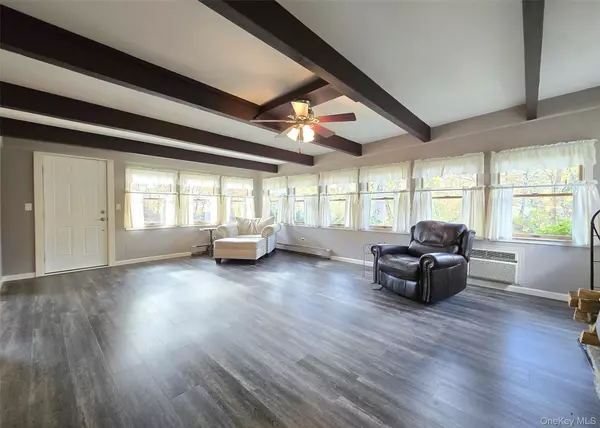 Calverton, NY 11933,170 Forge RD