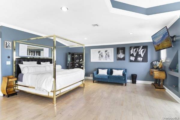 Center Moriches, NY 11934,140 Ocean AVE