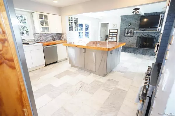 Center Moriches, NY 11934,140 Ocean AVE