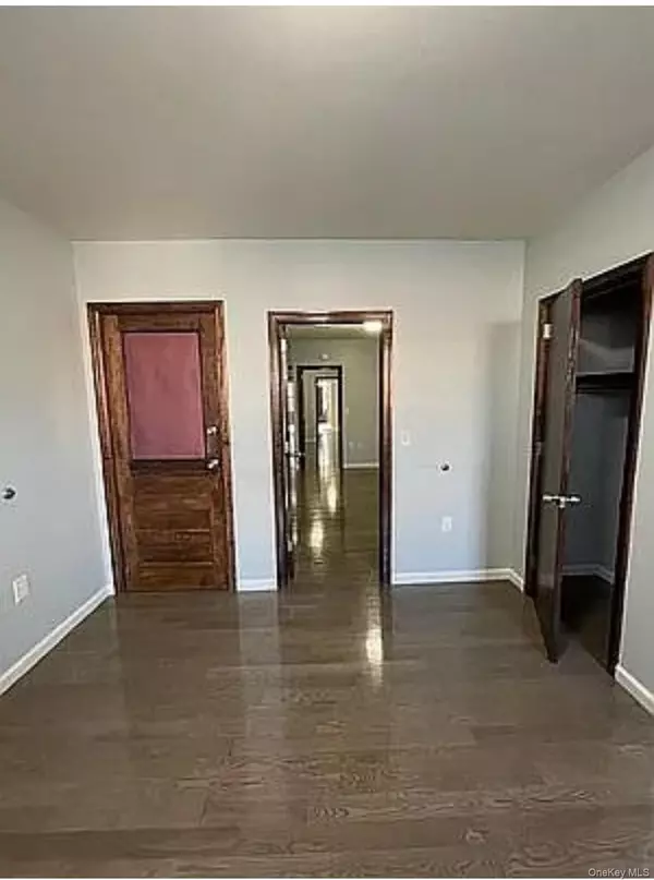 Ridgewood, NY 11385,Address not disclosed