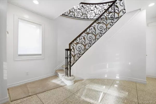 Hicksville, NY 11801,19 8th ST