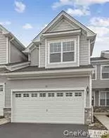 15 Lindentree LN, Middletown, NY 10940